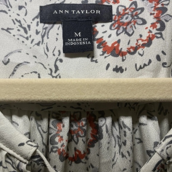 ANN TAYLOR Long Sleeve VNeck Boho Blouse Size M Creme, Gray, Burnt Orange Floral - Picture 7 of 10